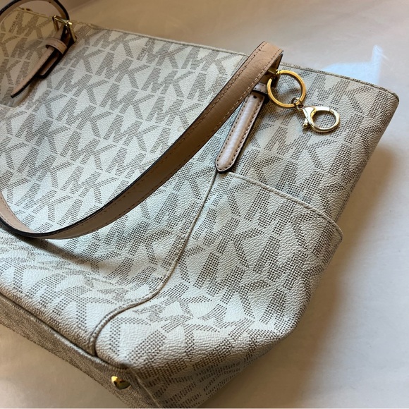 MICHAEL KORS SIGNATURE HANDBAG TOTE NEUTRAL CREAM AN TAN WITH GOLD HARDWARE - Picture 3 of 8